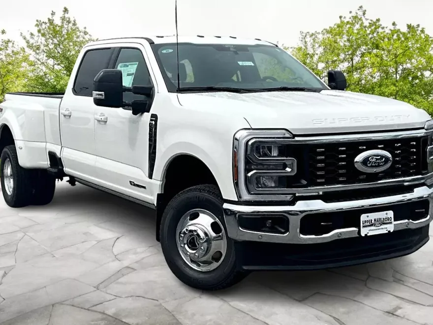 2025 Ford F-350 Lariat photo 1