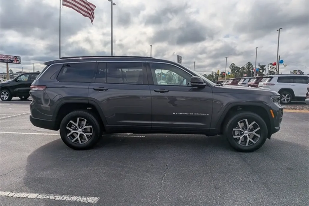 2025 Jeep Grand Cherokee Limited photo 1