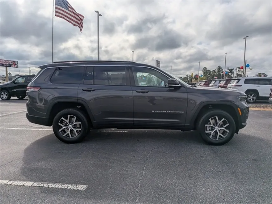 2025 Jeep Grand Cherokee Limited photo 1