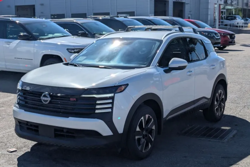 2025 Nissan Kicks SR photo 1