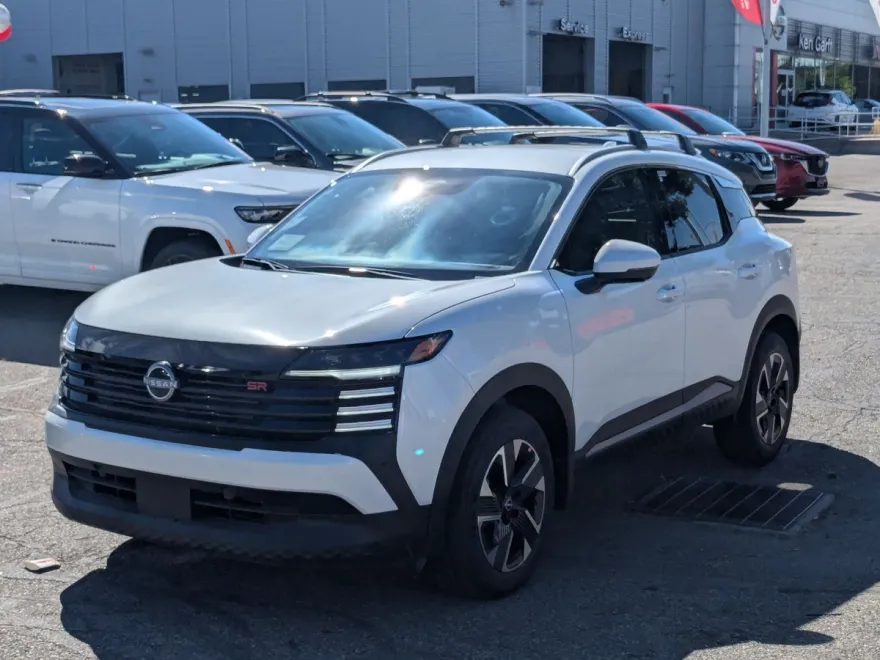 2025 Nissan Kicks SR photo 1