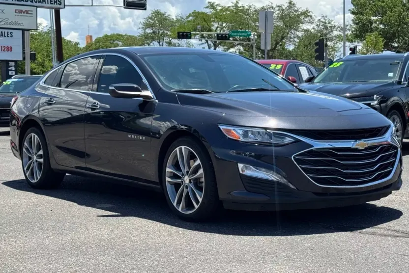 2022 Chevrolet Malibu Premier photo 1