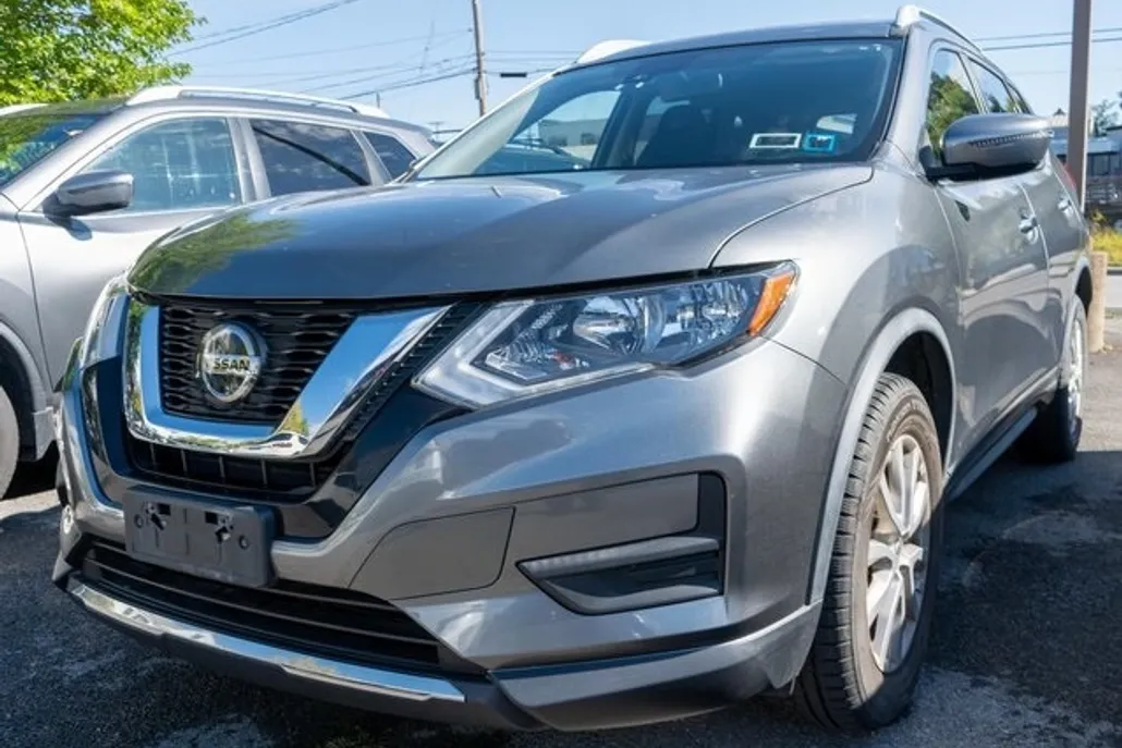 2019 Nissan Rogue SV photo 1