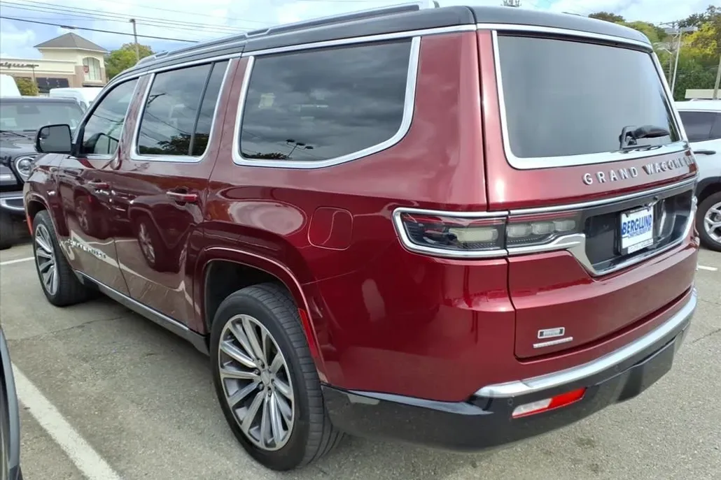 2022 Jeep Grand Wagoneer II photo 1