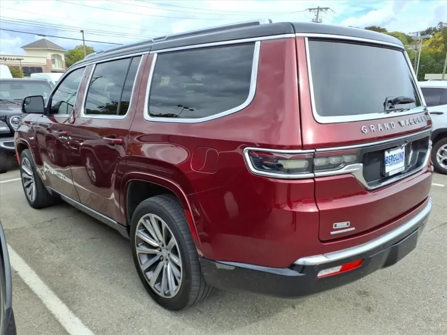 2022 Jeep Grand Wagoneer II photo 1