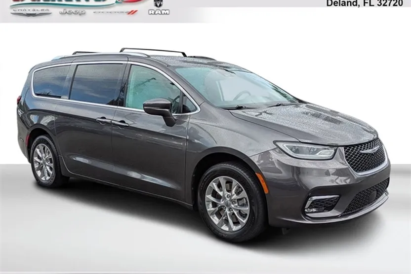2021 Chrysler Pacifica Touring L photo 1