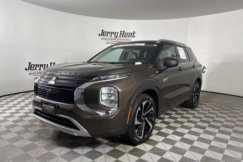 2023 Mitsubishi Outlander PHEV SEL photo 1
