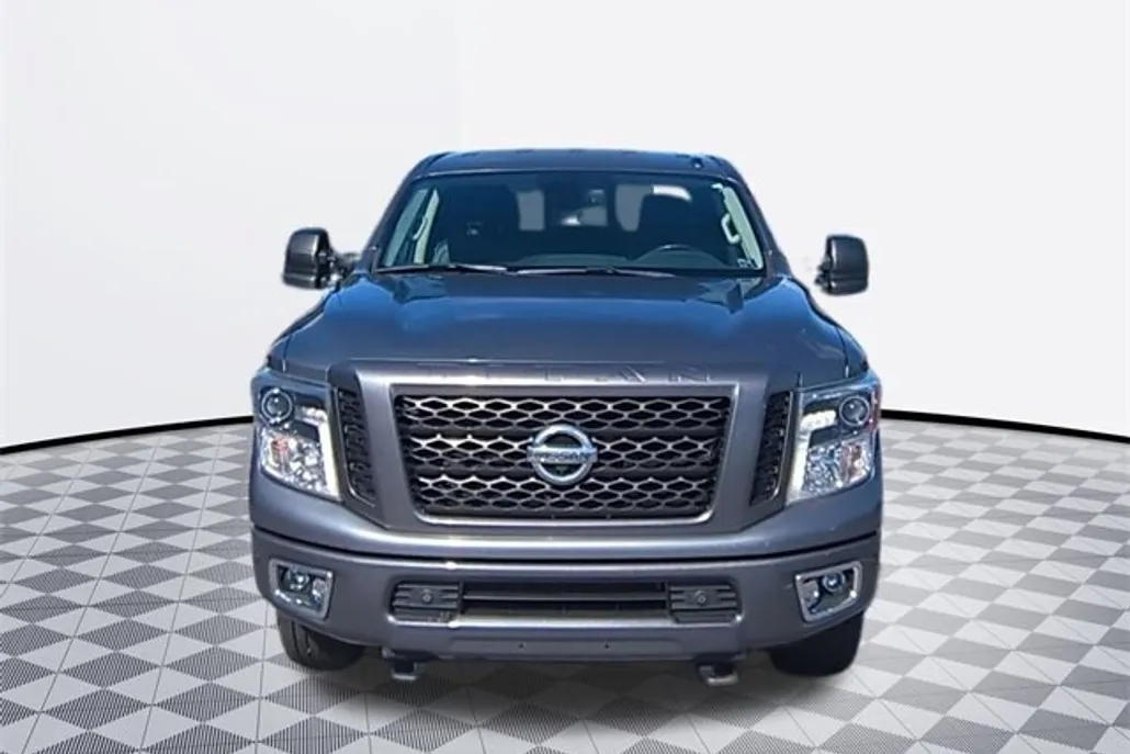 2018 Nissan Titan PRO-4X photo 1