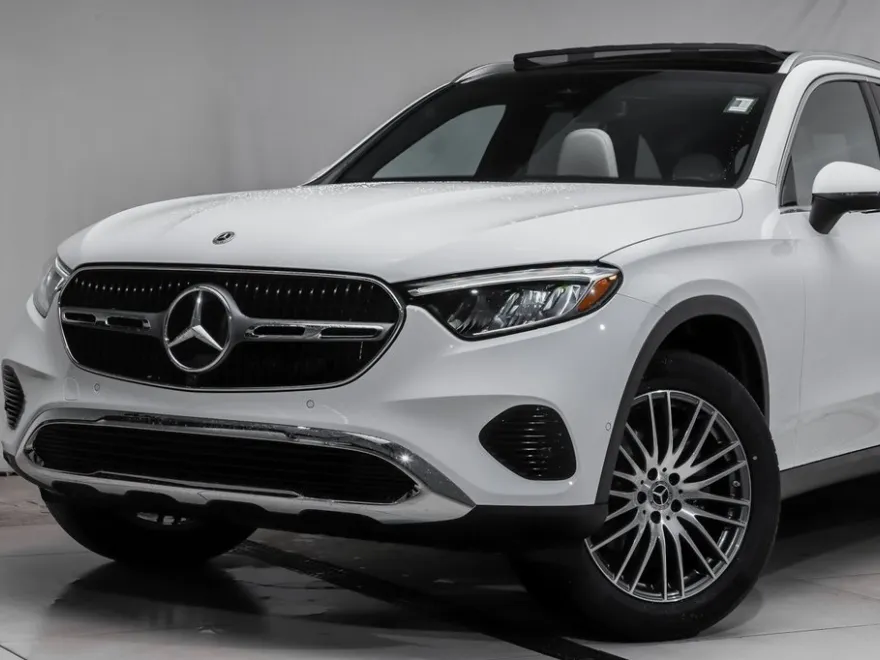 2025 Mercedes Benz GLC 300 4MATIC photo 1