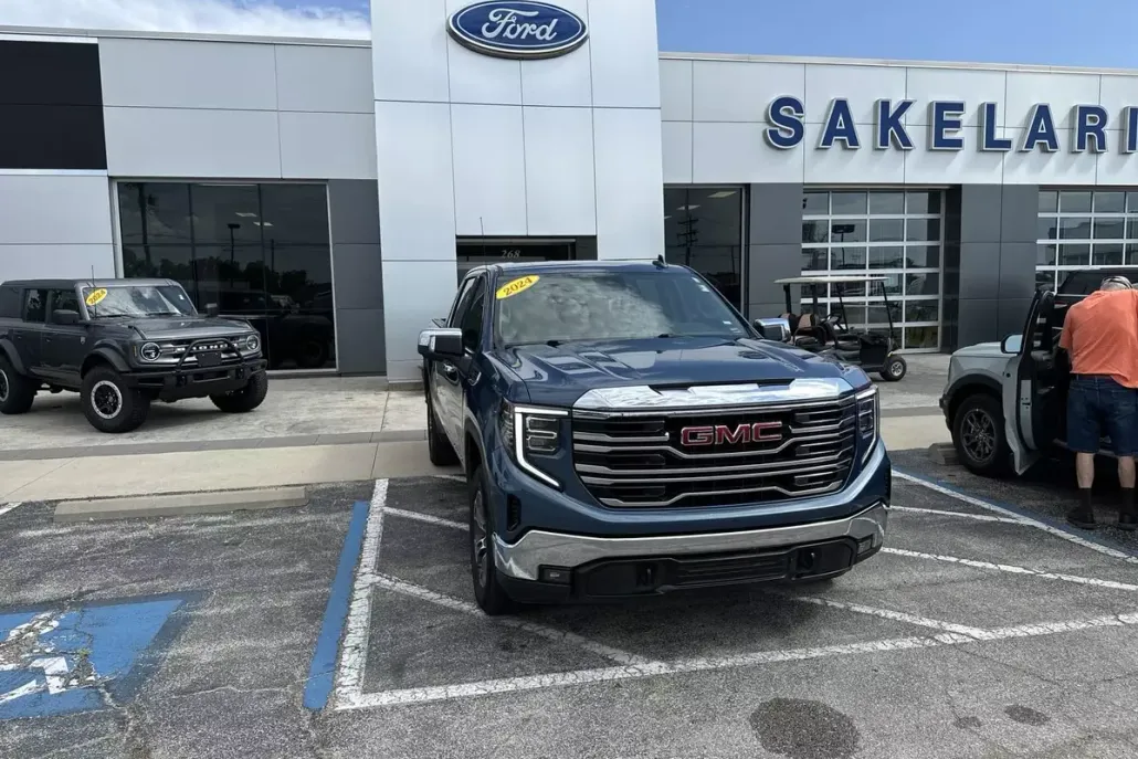 2024 Gmc Sierra 1500 SLT photo 1
