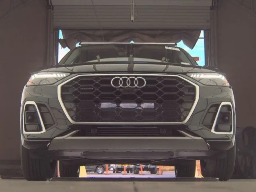 2023 Audi Q5 45 S line Prestige photo 1