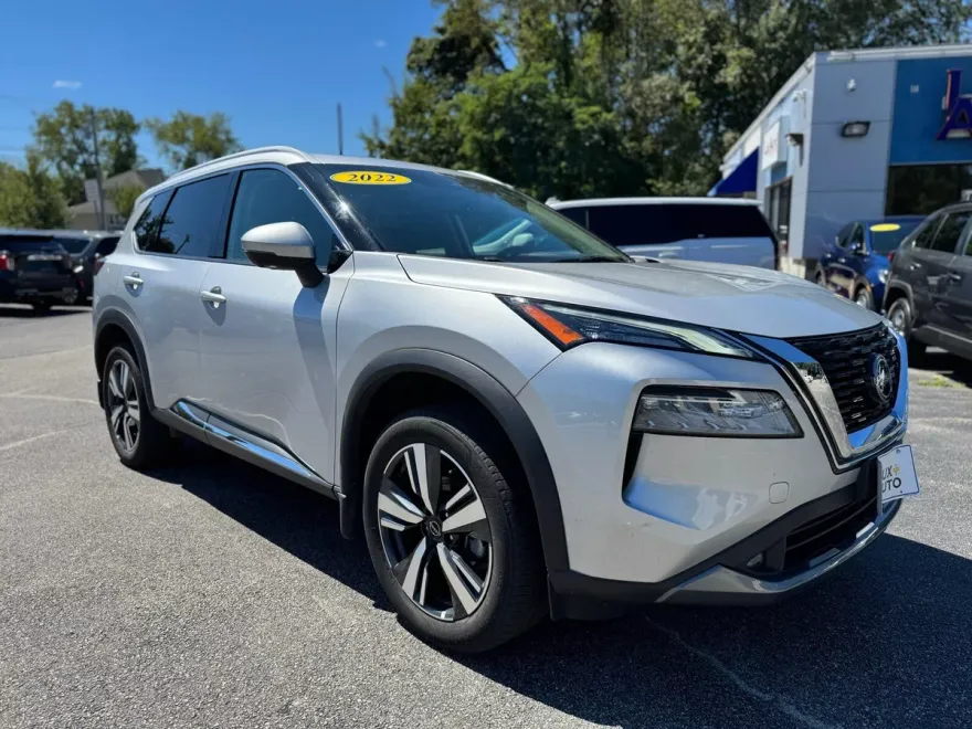 2022 Nissan Rogue SL photo 1