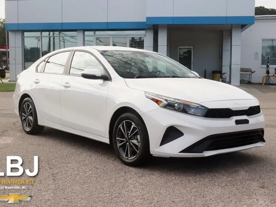 2024 Kia Forte LXS photo 1