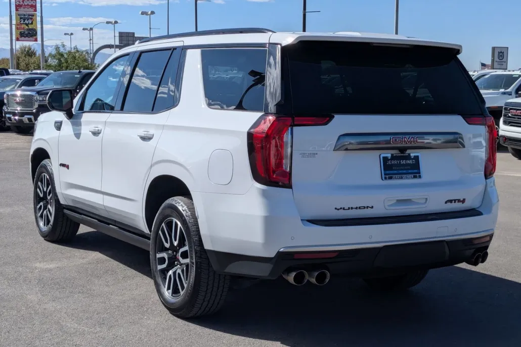 2022 Gmc Yukon AT4 photo 1
