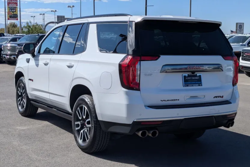 2022 Gmc Yukon AT4 photo 1