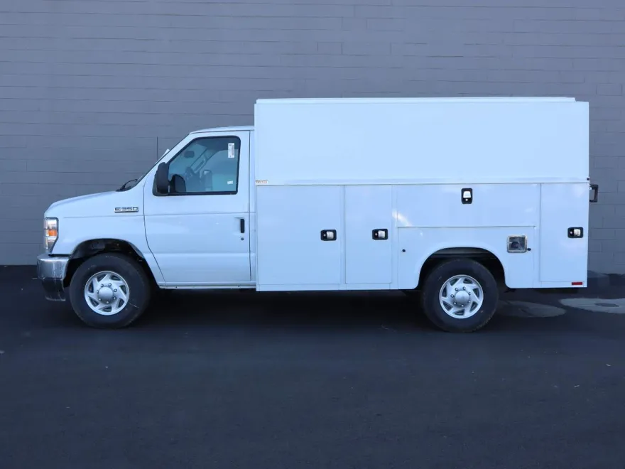 2025 Ford E-350 photo 1