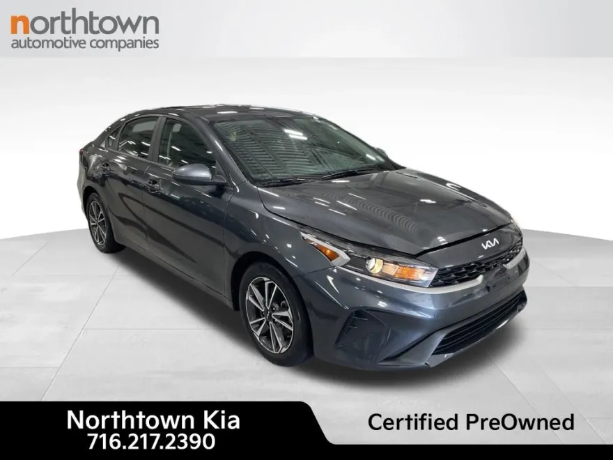 2023 Kia Forte LXS photo 1