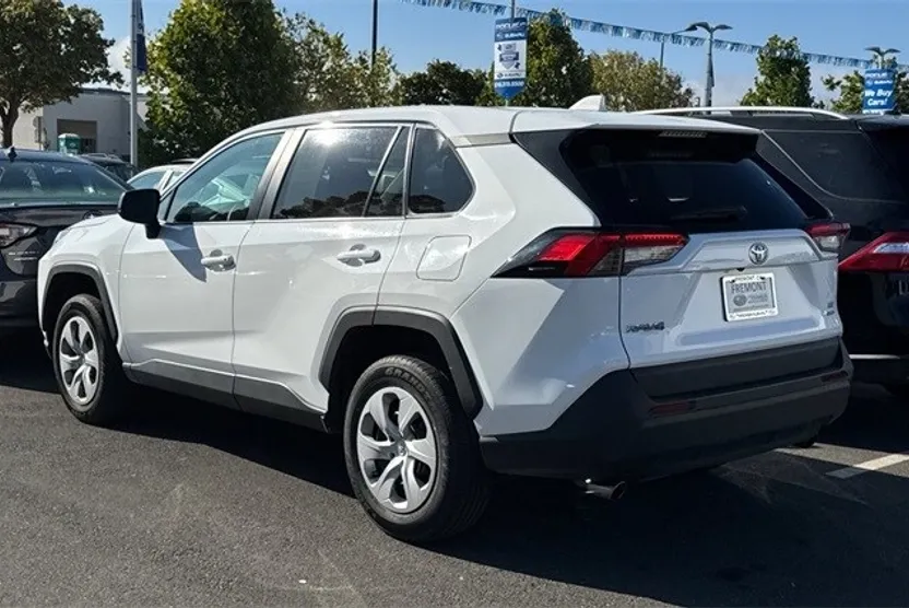 2024 Toyota RAV4 LE photo 1