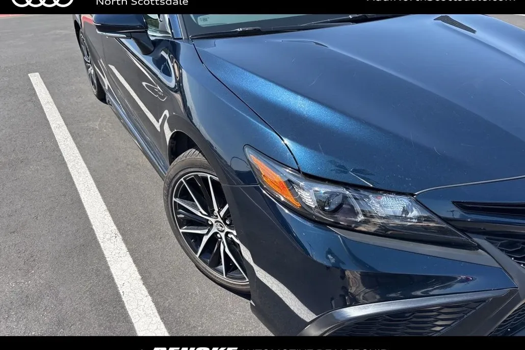 2021 Toyota Camry SE photo 1