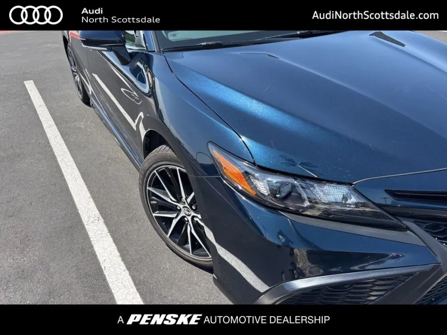 2021 Toyota Camry SE photo 1