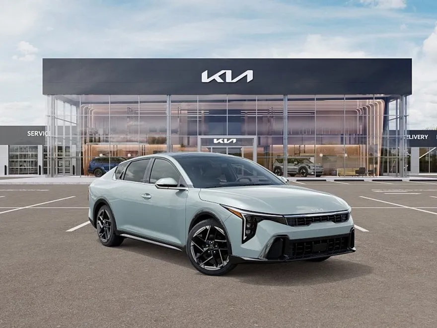 2025 Kia K4 GT-Line photo 1