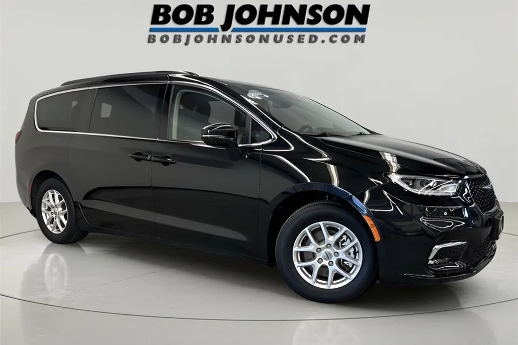 2022 Chrysler Pacifica Touring L photo 1