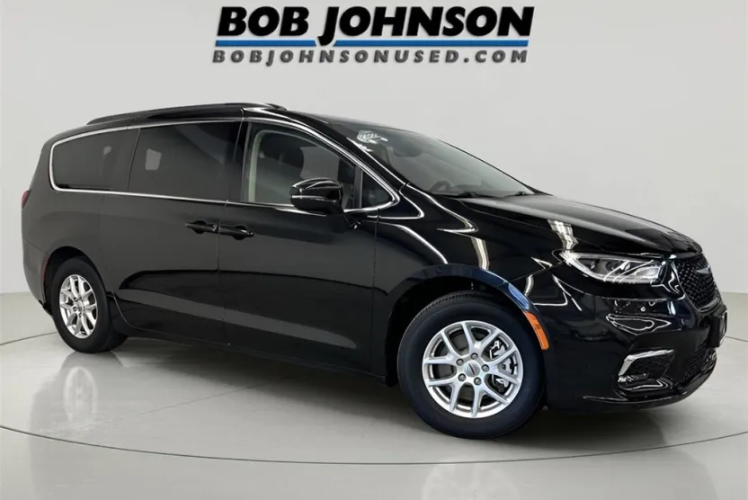 2022 Chrysler Pacifica Touring L photo 1