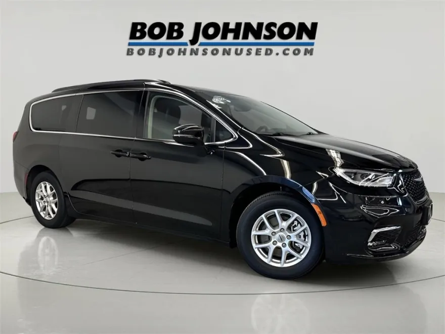 2022 Chrysler Pacifica Touring L photo 1