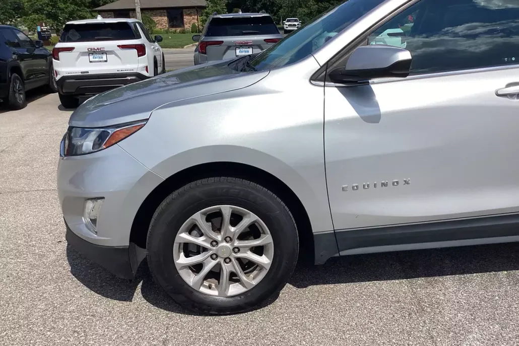 2020 Chevrolet Equinox LT photo 1