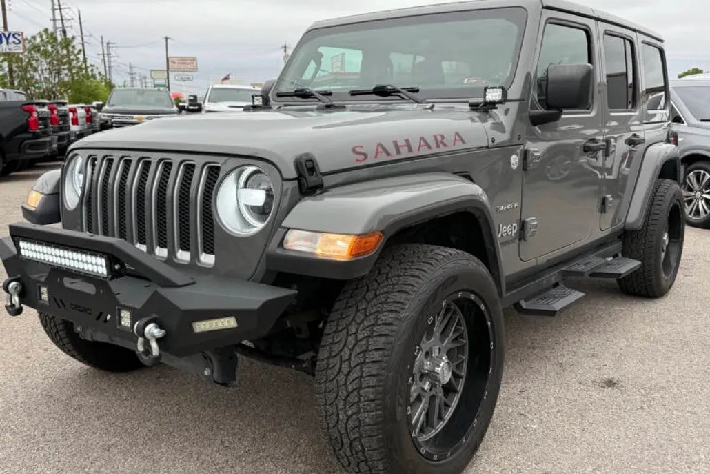 2018 Jeep Wrangler Unlimited Sahara photo 1
