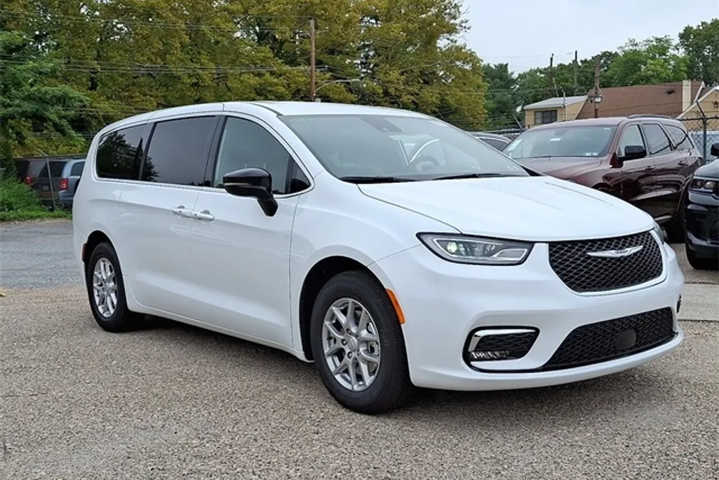 2026 Chrysler Pacifica photo 1