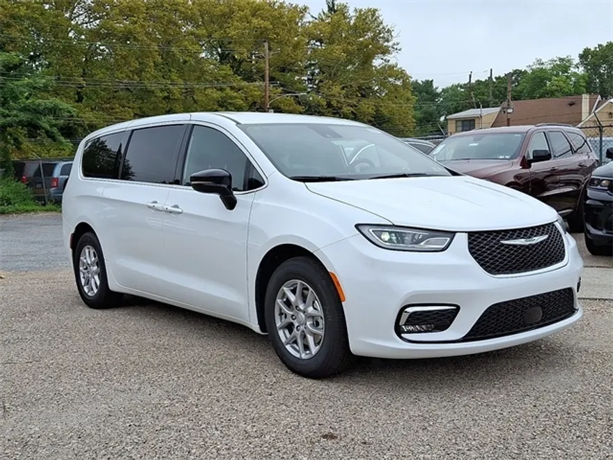 2026 Chrysler Pacifica photo 1