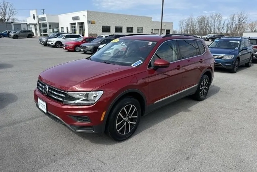 2021 Volkswagen Tiguan SE photo 1