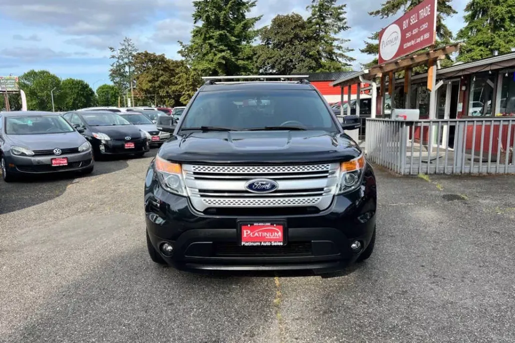 2015 Ford Explorer XLT photo 1