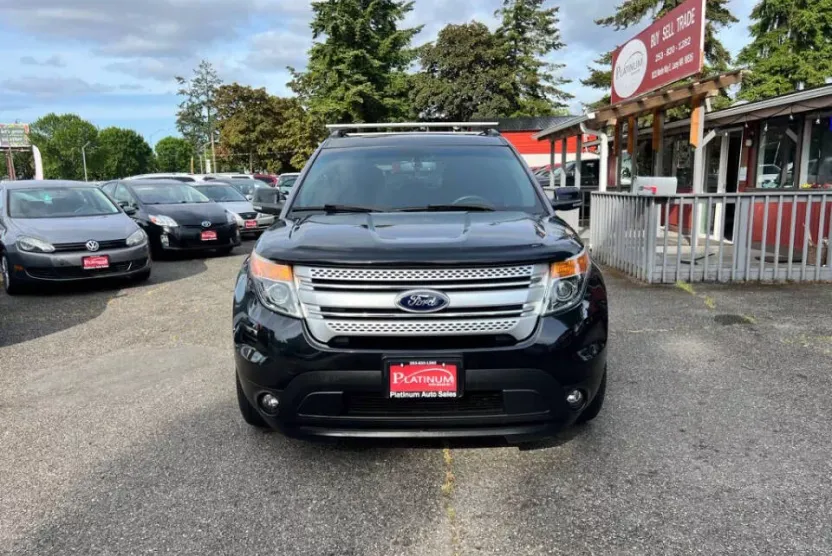 2015 Ford Explorer XLT photo 1