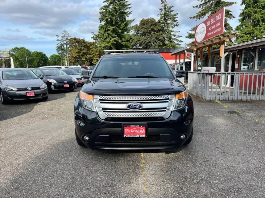 2015 Ford Explorer XLT photo 1