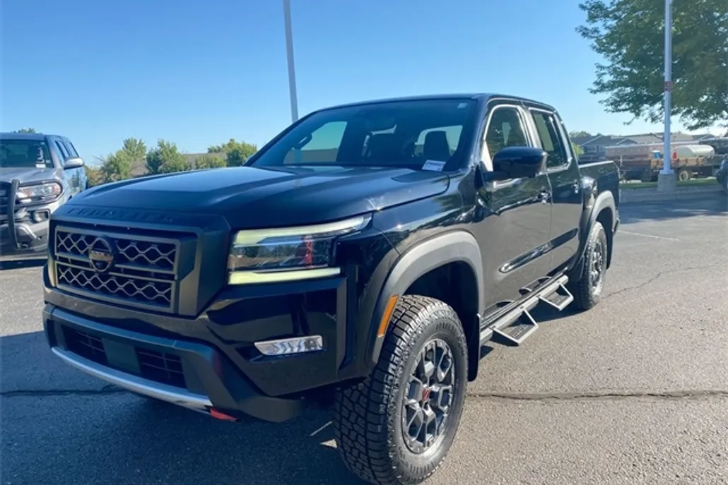 2022 Nissan Frontier PRO-4X photo 1