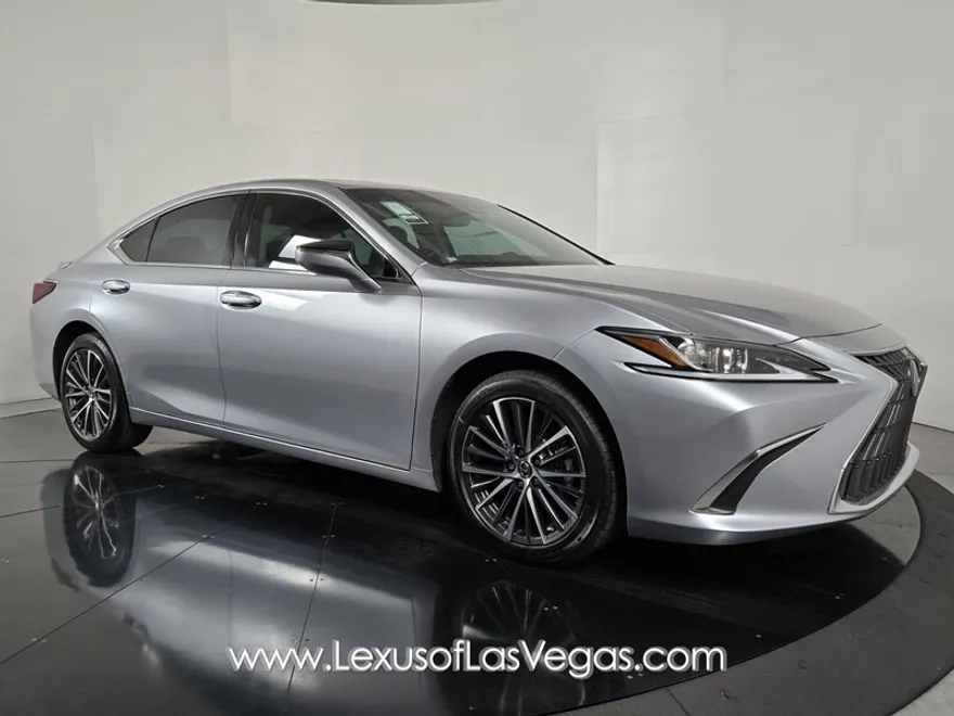 2025 Lexus ES 300h photo 1