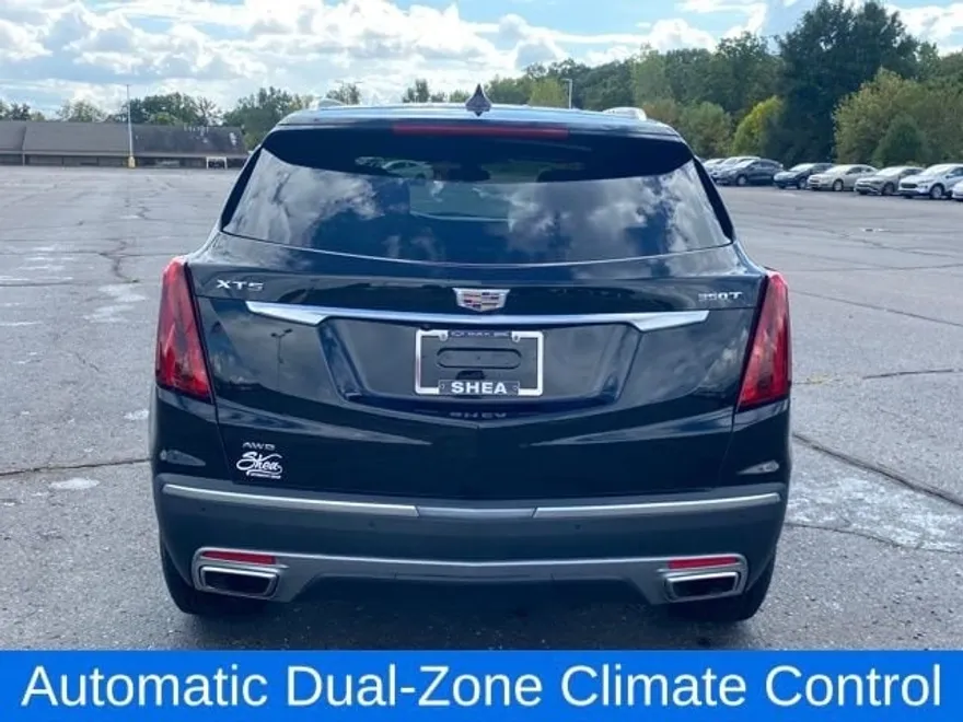 2021 Cadillac XT5 Premium Luxury photo 1