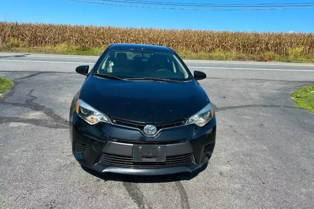 2015 Toyota Corolla LE photo 1