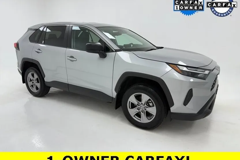 2024 Toyota RAV4 LE photo 1