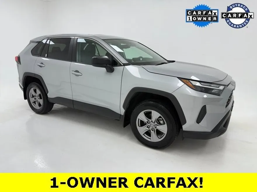 2024 Toyota RAV4 LE photo 1