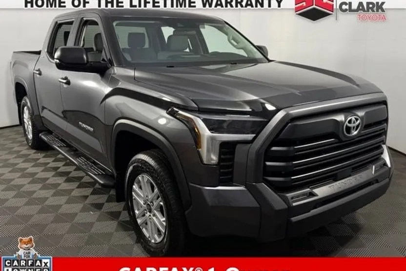 2023 Toyota Tundra SR5 CrewMax photo 1
