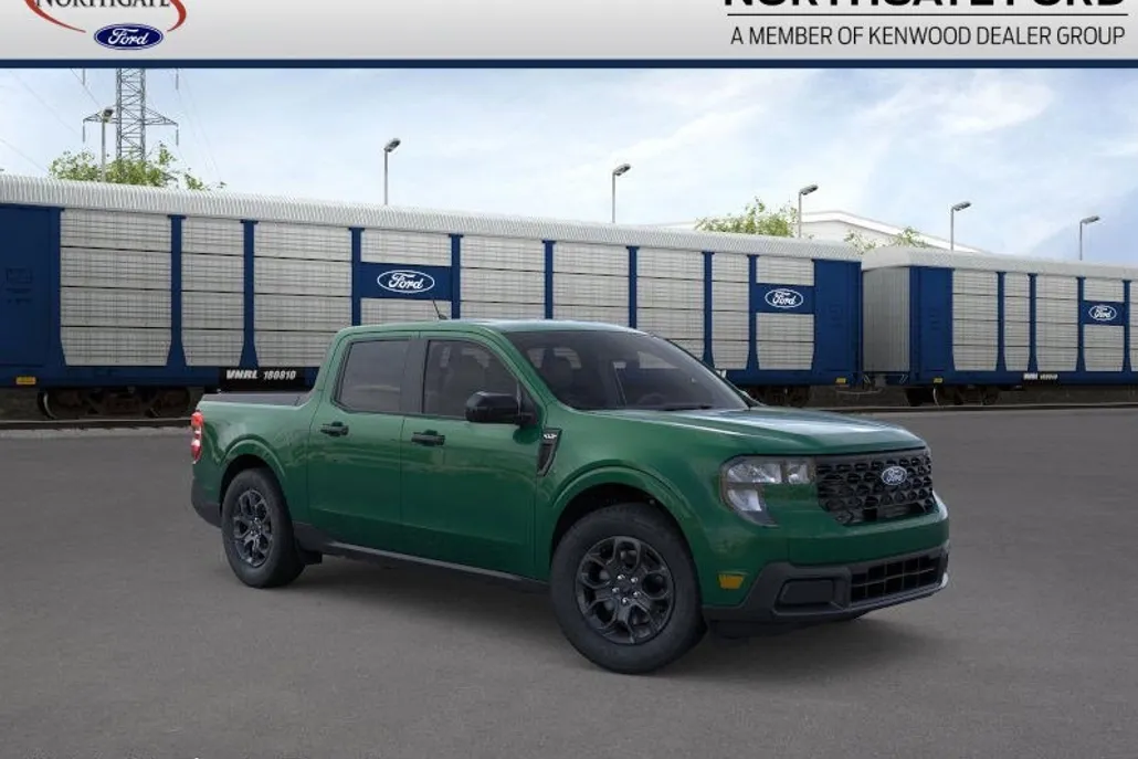 2025 Ford Maverick XLT photo 1