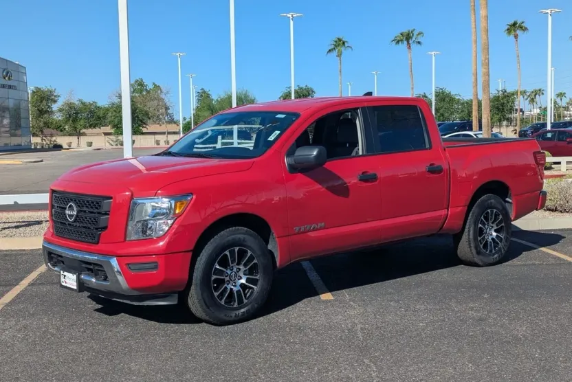2023 Nissan Titan SV photo 1