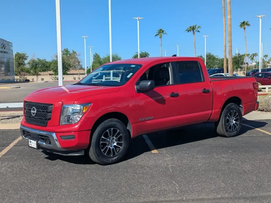 2023 Nissan Titan SV photo 1