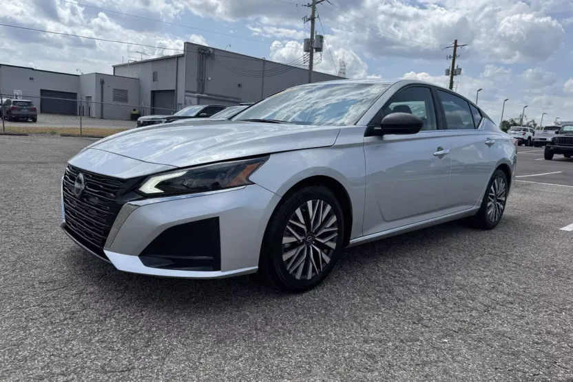 2024 Nissan Altima 2.5 SV photo 1