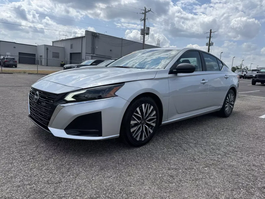 2024 Nissan Altima 2.5 SV photo 1
