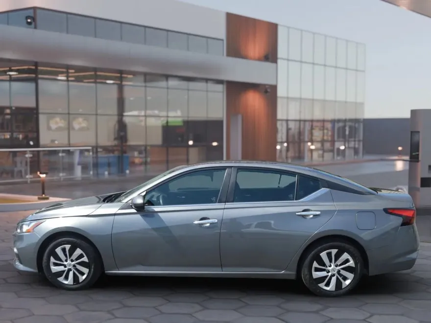 2021 Nissan Altima 2.5 photo 1