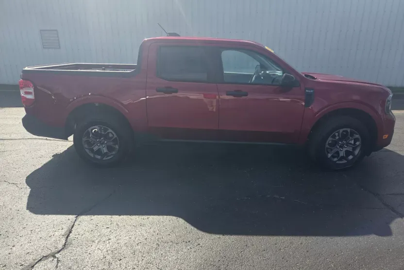 2025 Ford Maverick XLT photo 1